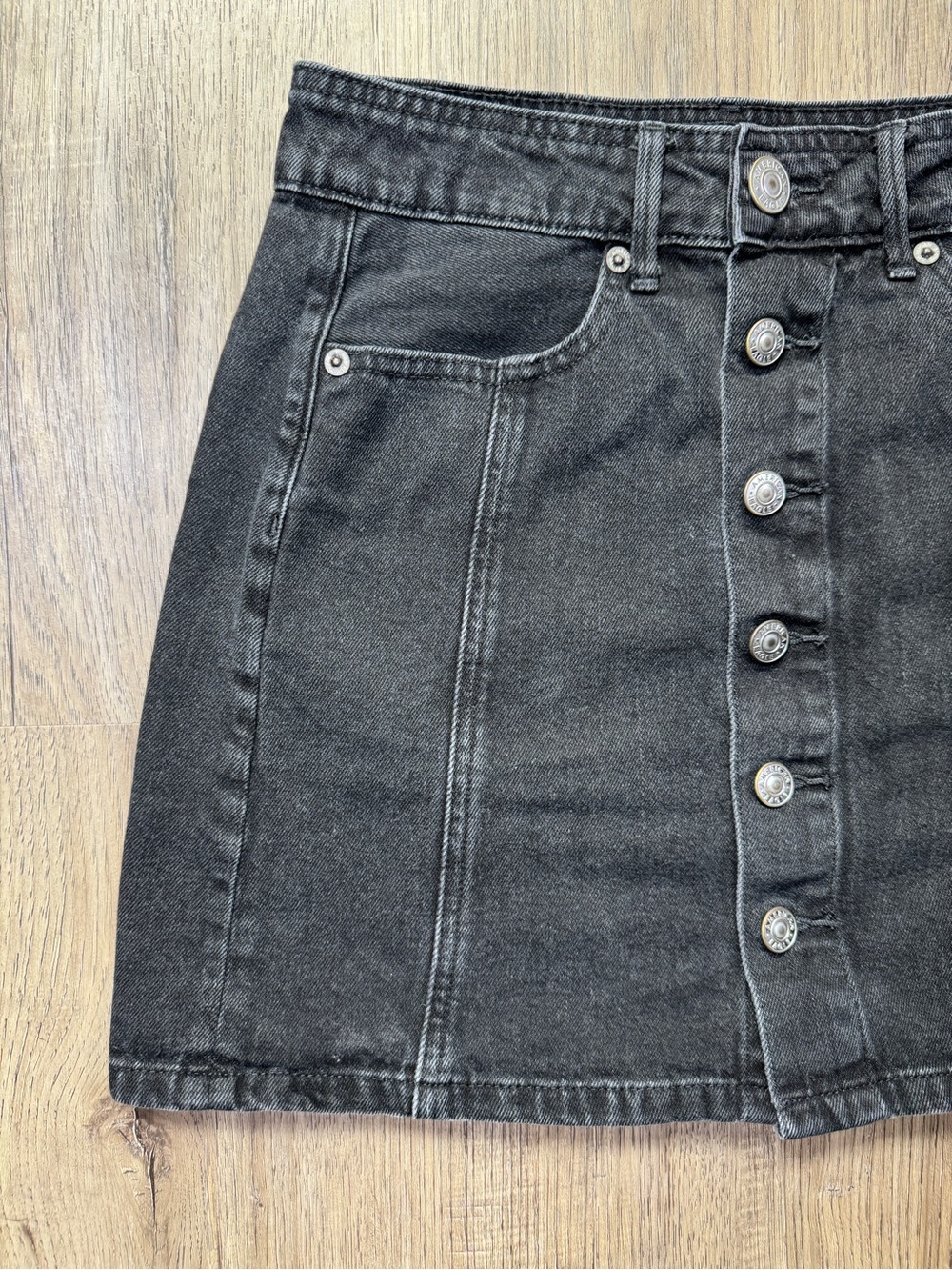 American Eagle Hi-Rise A-Line Black Denim Button Front Mini Skirt Size 0 - Picture 3 of 13